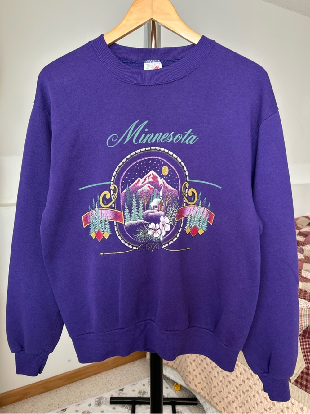 Vintage Minnesota Cabin Crewneck Pullover Sweatshirt